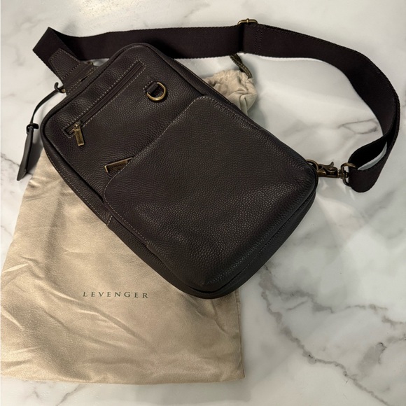 Men’s Levenger Custom Leather Crossbody - Picture 1 of 7